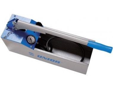 Test pump for water connections